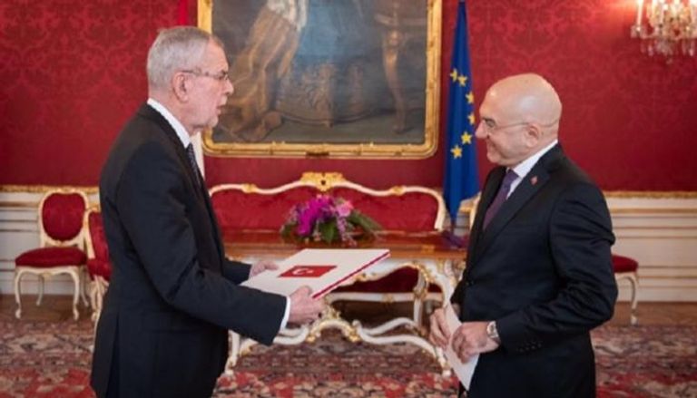 السفير جيهون يقدم أوراق اعتماده إلى الرئيس النمساوي