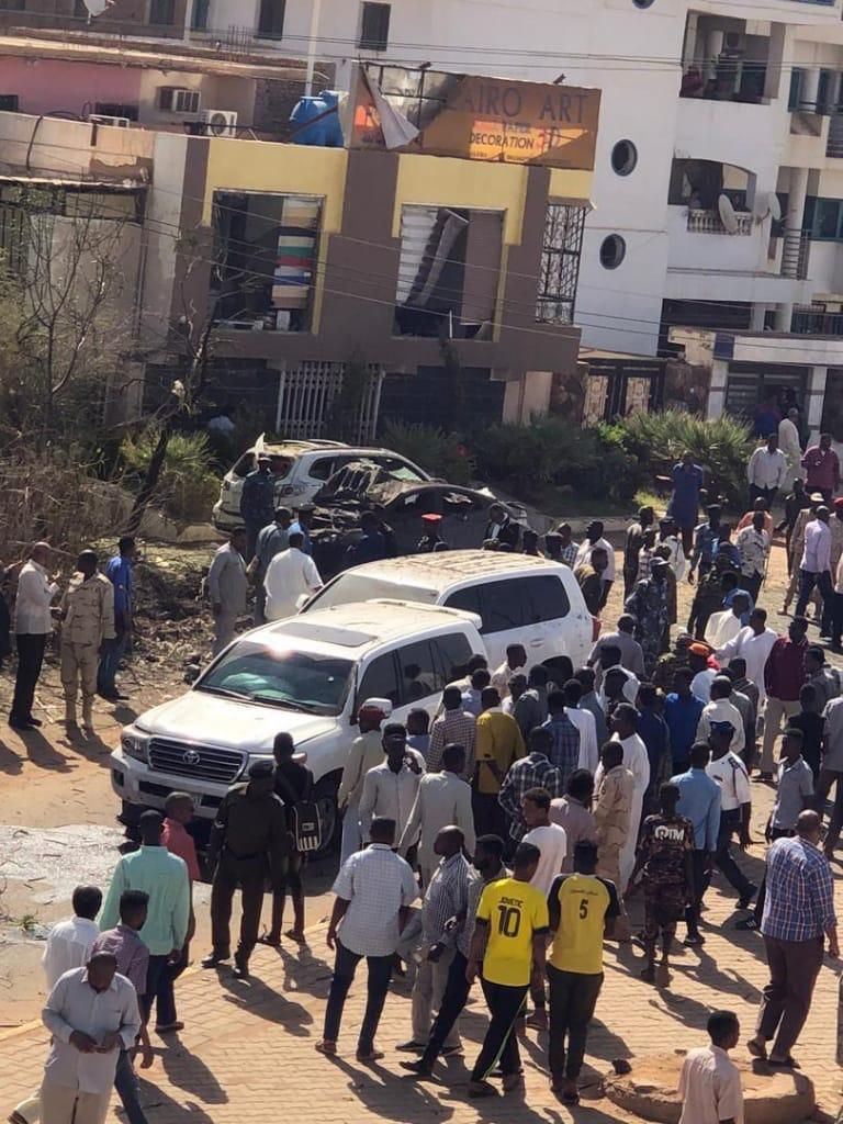 موكب حمدوك تعرض لانفجار سيارة مفخخة بالخرطوم