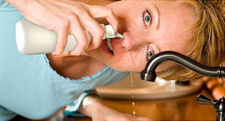 شرب الماء كل 15 دقيقة يقي من كورونا ضمن الشائعات