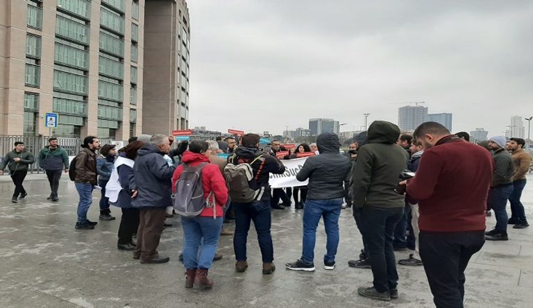 صحفيون أتراك يطالبون بإطلاق سراح زملائهم