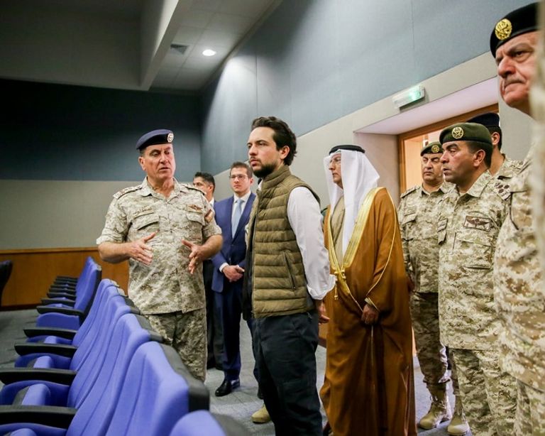 ولي العهد الأردني الأمير الحسين بن عبدالله الثاني خلال افتتاح مدينة الشيخ محمد بن زايد التدريبية 