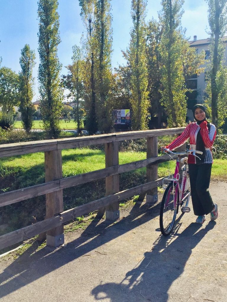 رانيا شلبي خلال مشاركتها في المسابقة العالمية للتصوير الجداري