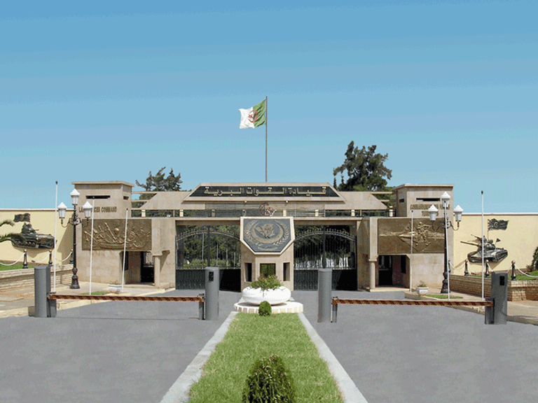 مقر قيادة القوات البرية الجزائرية تبون خلال زيارة لوزارة الدفاع الجزائرية- أرشيفية