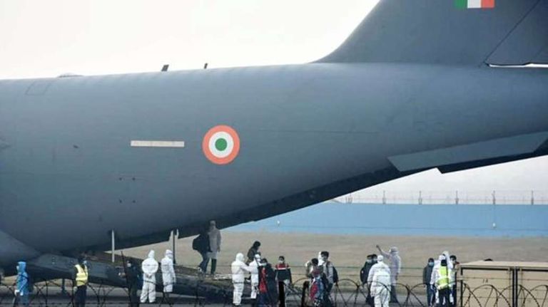 الهند تجلي رعاياها من إيران بسبب كورونا