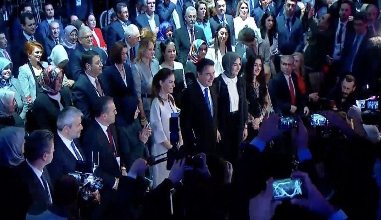 علي باباجان في كلمة سابقة له - رويترز