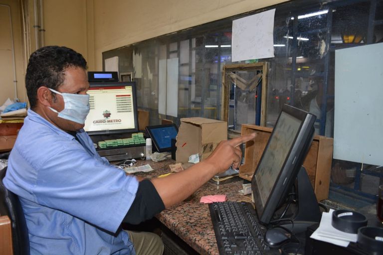 إجراءات تطهير القطارات بمصر