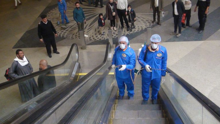 إجراءات تطهير القطارات بمصر