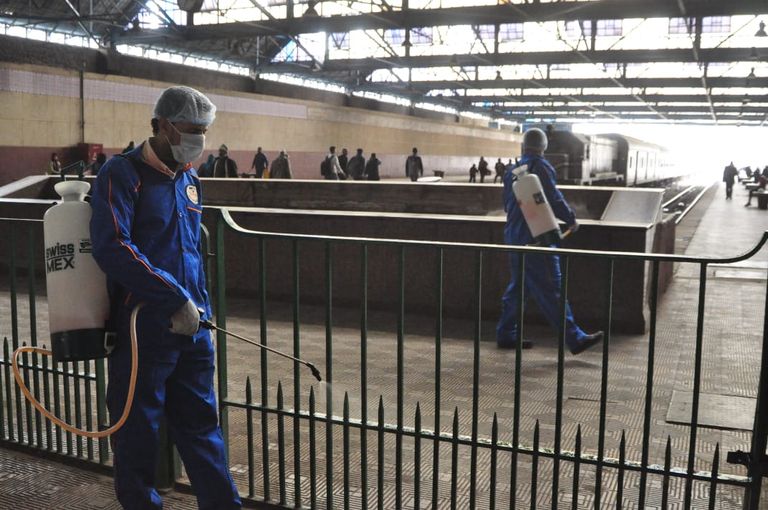 إجراءات تطهير القطارات بمصر