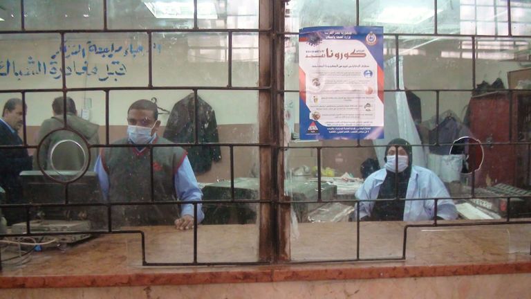 إجراءات تطهير القطارات بمصر