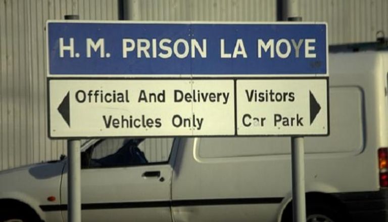 سجن بريطاني يركب هواتف لمساعدة السجناء في تخطي الاكتئاب - ديلي ميل
