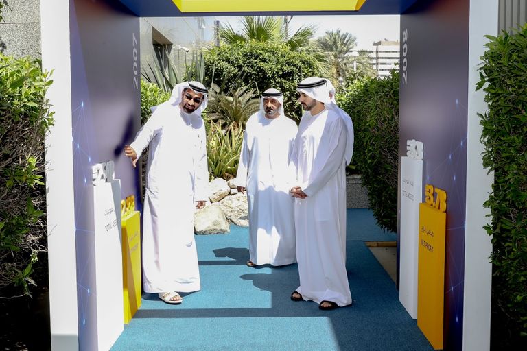 الشيخ حمدان بن محمد يطلع على إنجازات بنك الإمارات دبي الوطني