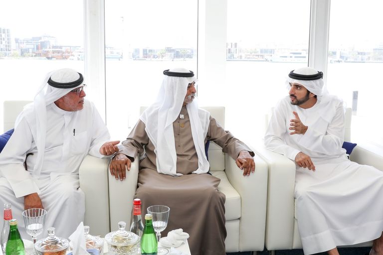 الشيخ حمدان بن محمد يطلع على إنجازات بنك الإمارات دبي الوطني