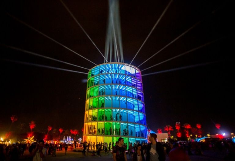 مدخل مهرجان كواتشيلا في كاليفورنيا عام 2018 مدخل مهرجان كواتشيلا في كاليفورنيا عام 2018