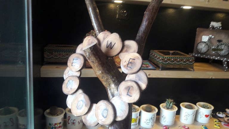 نماذج من منتجات مشروع "كوخ"