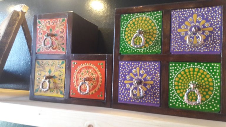 نماذج من منتجات مشروع "كوخ"