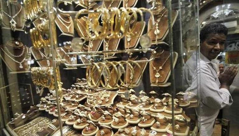 محل لبيع الذهب في خان الخليلي بالقاهرة - رويترز