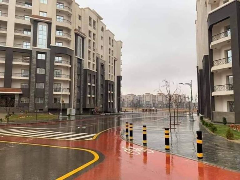 شوارع العاصمة الإدارية الجديدة بعد هطول الأمطار