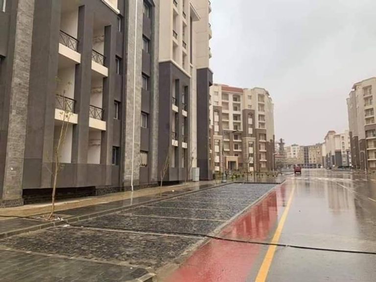 شوارع العاصمة الإدارية الجديدة بعد هطول الأمطار