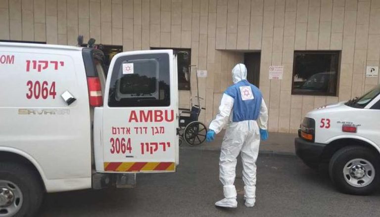 سيارة إسعاف إسرائيلية تنقل مريضا بفيروس كورونا
