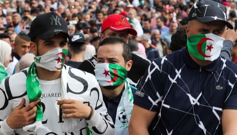 كورونا لم يمنع الجزائريين من التظاهر