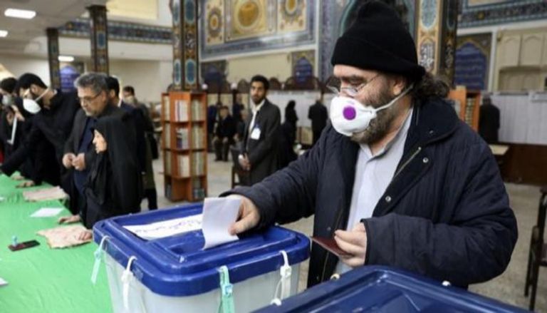 إحدى لجان المرحلة الأولى من الانتخابات بإيران- أرشيفية