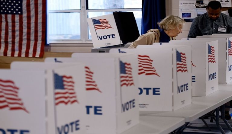 إحدى لجان المرحلة الأولى من الانتخابات بإيران- أرشيفية