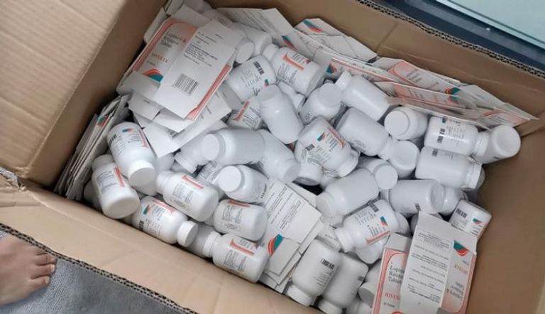 عبوات أدوية لعلاج فيروس نقص المناعة 