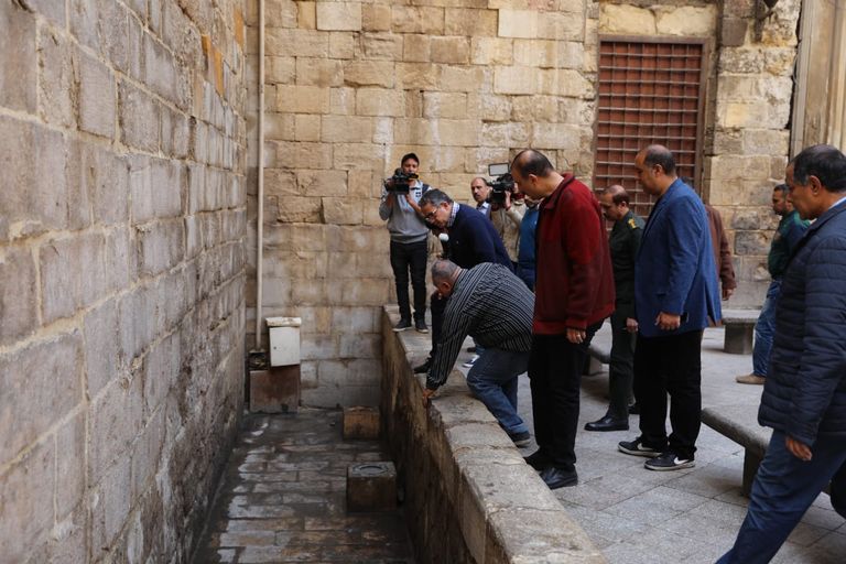 خالد العناني يتفقد المناطق الأثرية بشارع المعز  قصر البارون من الداخل