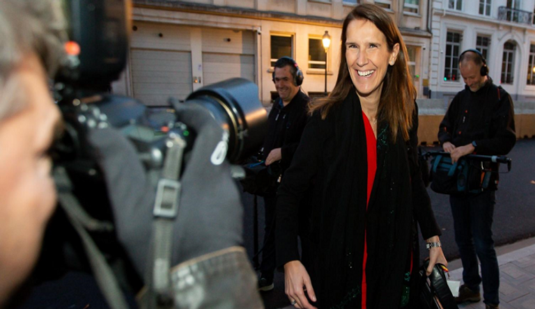 صوفي ويلميس دونالد ترامب يصافح نانسي بيلوسي - أرشيفية