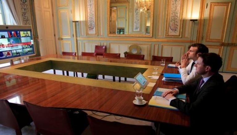 ماكرون في اجتماع سابق عبر الفيديو مع قادة أوروبا - رويترز