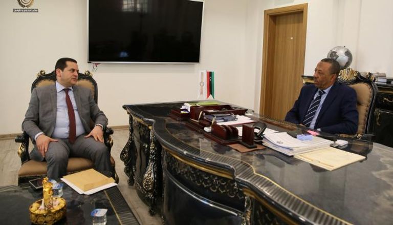  رئيس مجلس وزراء الحكومة الليبية عبدالله الثني مع الحويج