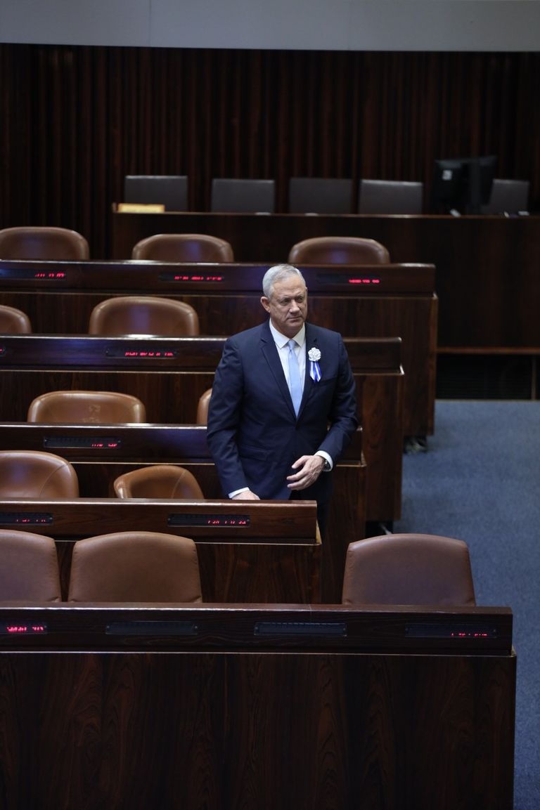 نتنياهو وجانتس خلال مراسم أداء القسم