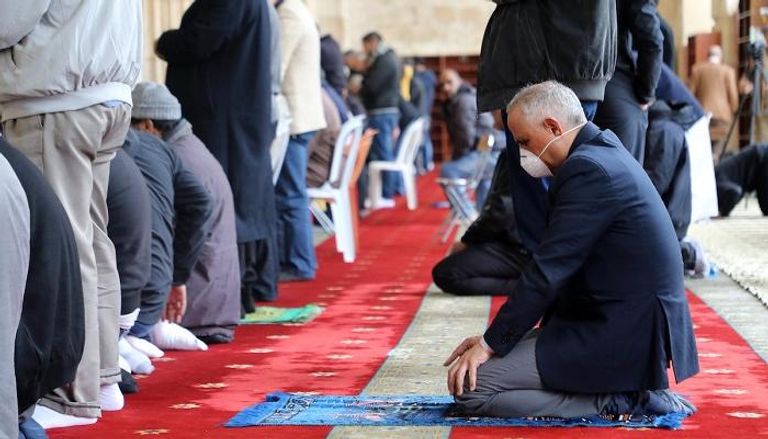 الجزائر تعلن تعليق صلاة الجمعة وغلق كل المساجد لمواجهة انتشار فيروس كورونا