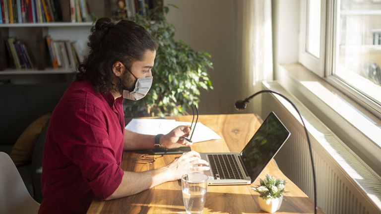 ينصح بتجنب استخدام وسائل المواصلات في أوقات الذروة - أرشيفية