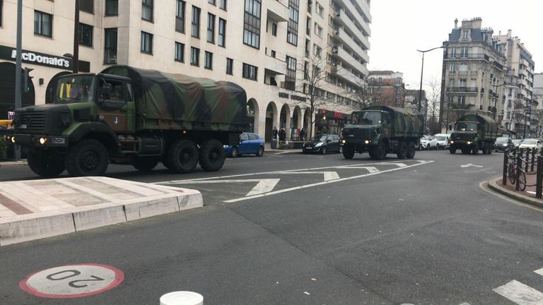 الرئيس الفرنسي إيمانويل ماكرون أثناء كلمته في خطاب متلفز - أ.ف.ب