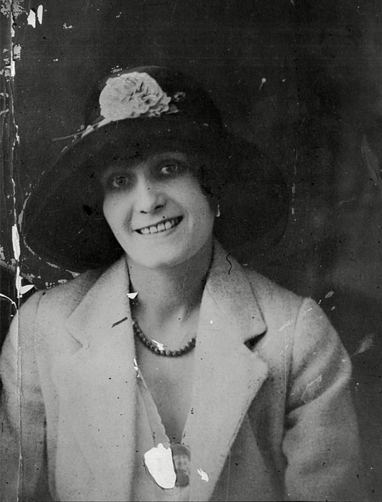 أسرة القتيلة دفنت رفاتها بعد قرن