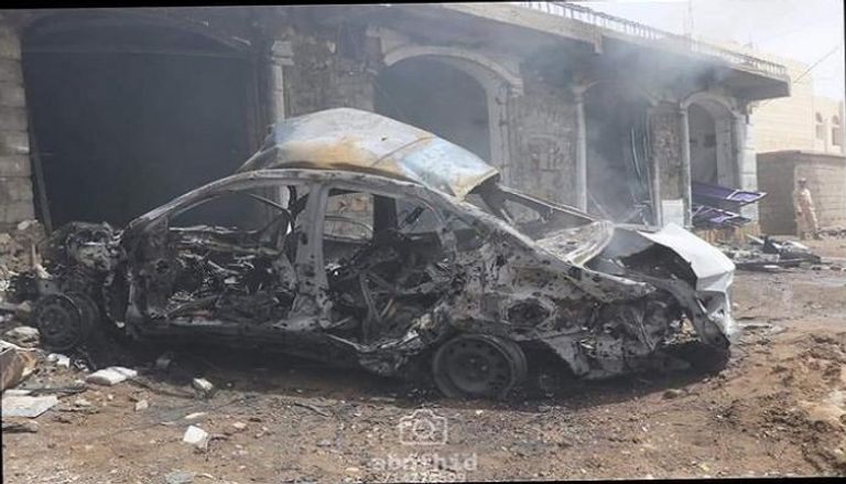 سيارة متفحمة نتيجة لصواريخ الحوثي بمأرب
