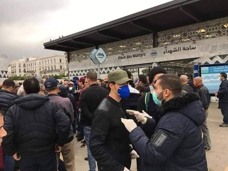 مظاهرة بالجزائر العاصمة مطالبة بالتغيير رغم التحذيرات من انتشار فيروس كورونا مظاهرة بالجزائر العاصمة مطالبة بالتغيير رغم التحذيرات من انتشار فيروس كورونا