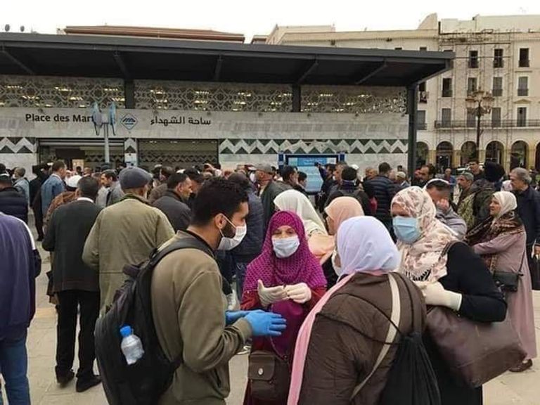 مظاهرة بالجزائر العاصمة مطالبة بالتغيير رغم التحذيرات من انتشار فيروس كورونا مظاهرة بالجزائر العاصمة مطالبة بالتغيير رغم التحذيرات من انتشار فيروس كورونا