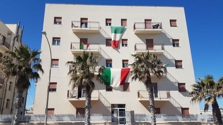 أحلام الإيطاليين تحت حجر كورونا.. نزهة وقهوة ودراجة