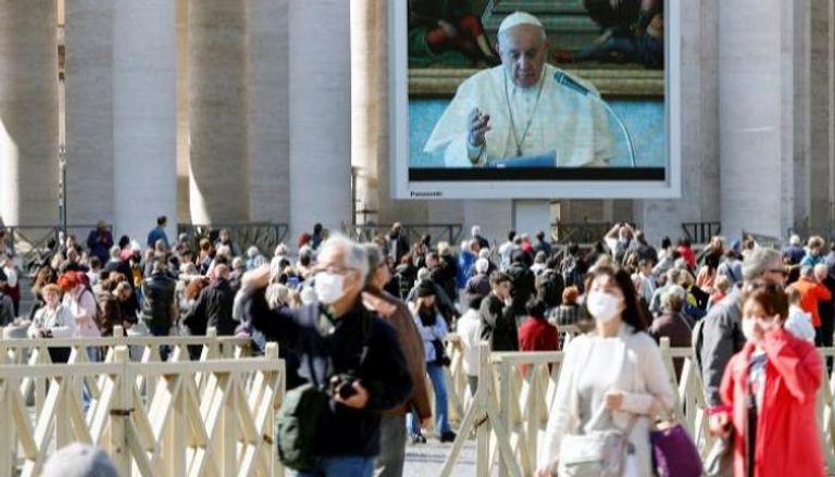 كورونا يدفع البابا فرنسيس لإلقاء عظته عبر الإنترنت 