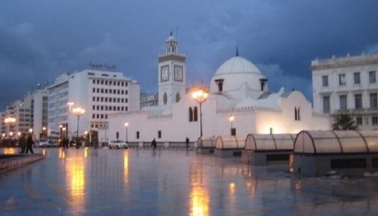 المسجد الكبير بالجزائر مغلق للمرة الأولى لمنع انتشار فيروس كورونا