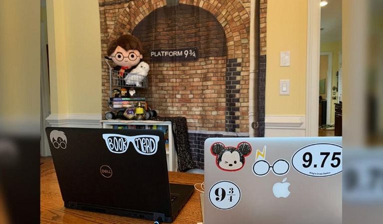 حائط على شكل أحد أرصفة محطة القطارات من فيلم هاري بوتر حائط على شكل أحد أرصفة محطة القطارات من فيلم هاري بوتر - سي إن إن