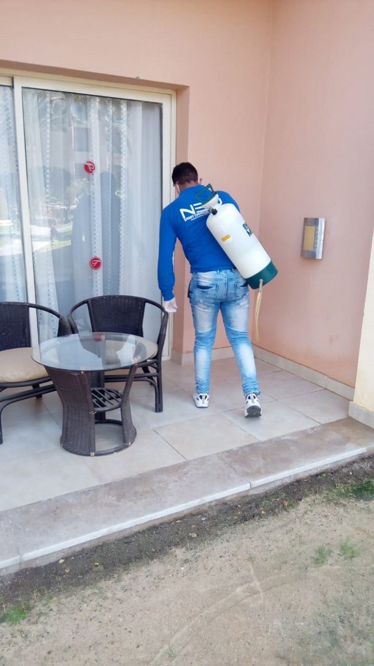 عملية تعقيم الفنادق بمدينة الغردقة