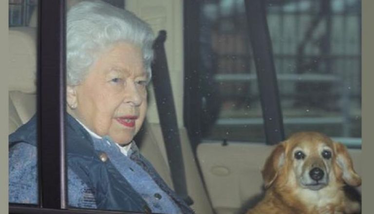 الملكة إليزابيث تغادر لندن