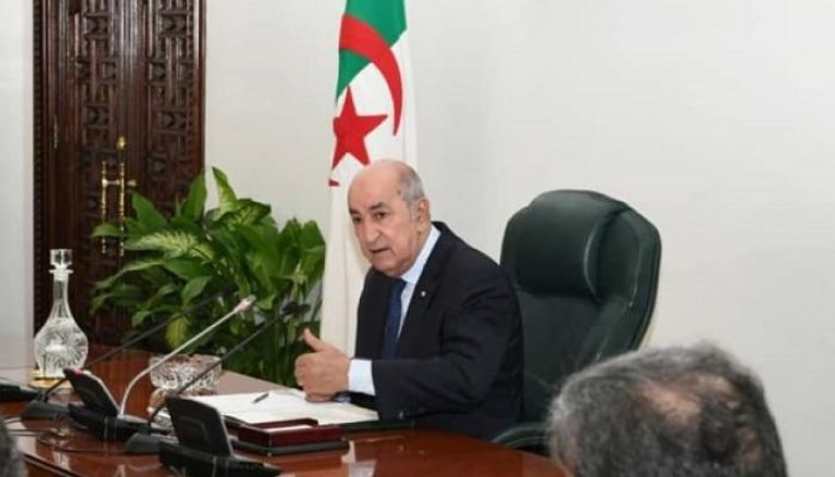 الرئيس الجزائري عبد المجيد في اجتماع  مجلس الوزراء
