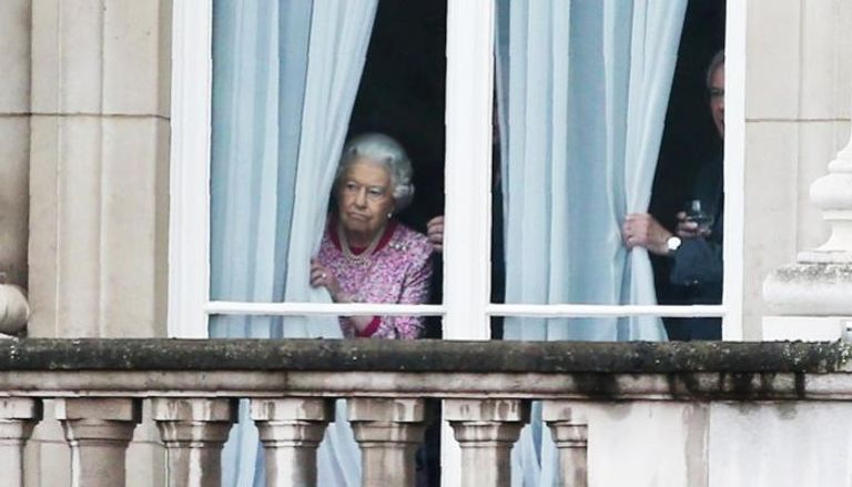 الملكة إليزابيث تغادر لندن إلى قصر ويندسور