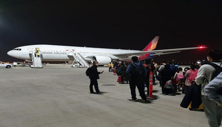 الإمارات تجلي رعايا كوريا الجنوبية من إيران ضمن جهودها الإنسانية للحد من انتشار فيروس كورونا