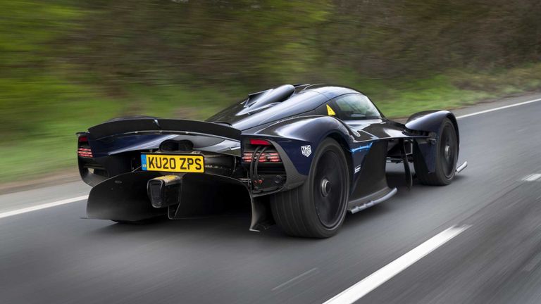 أستون مارتن "فالكري"