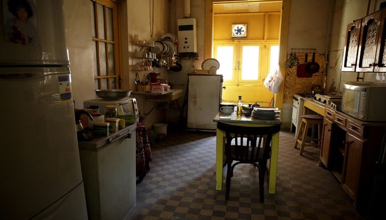 صورة لراندا شعث من معرض الأخير / لايزوال / القاهرة 2016  غلاف كتاب